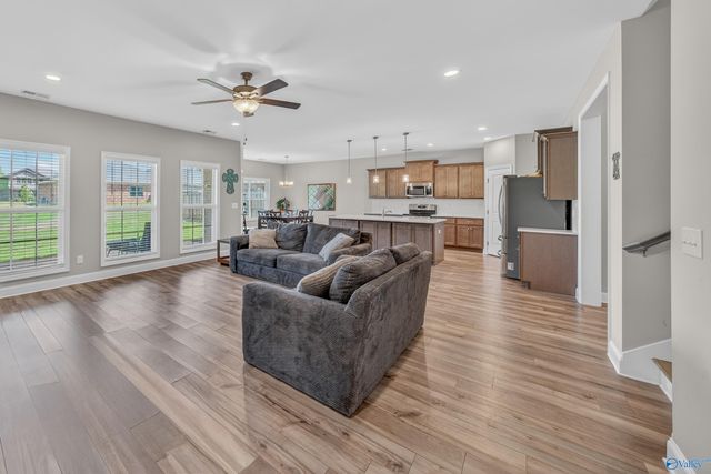 609 Magnolia Cove Lane, Hartselle, AL 35640
