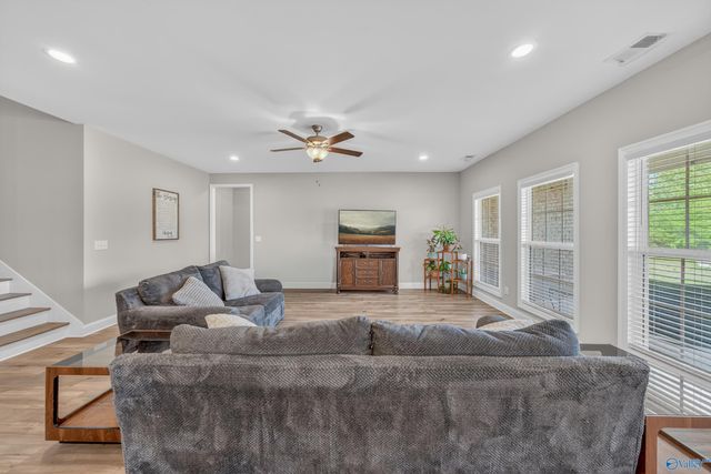 609 Magnolia Cove Lane, Hartselle, AL 35640