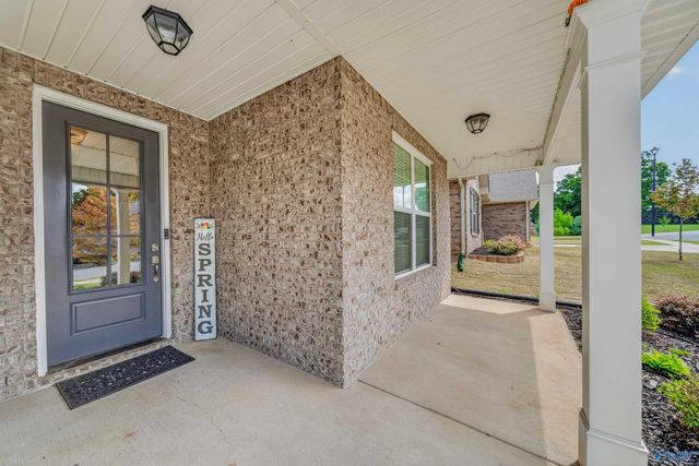 609 Magnolia Cove Lane, Hartselle, AL 35640