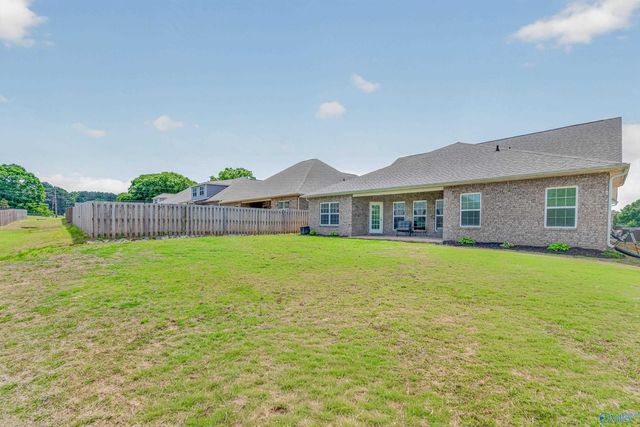 609 Magnolia Cove Lane, Hartselle, AL 35640
