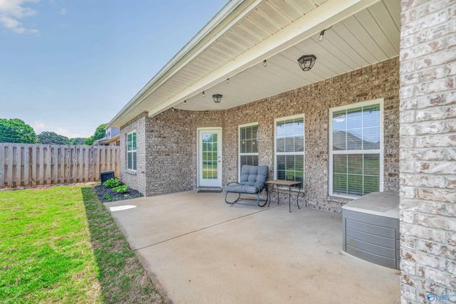 609 Magnolia Cove Lane, Hartselle, AL 35640