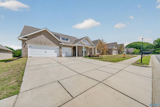 609 Magnolia Cove Lane, Hartselle, AL 35640