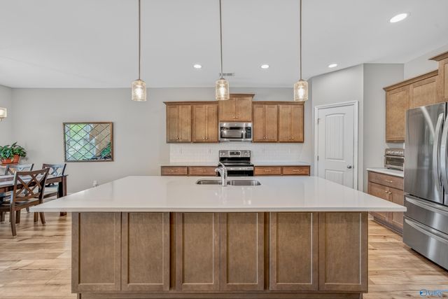 609 Magnolia Cove Lane, Hartselle, AL 35640