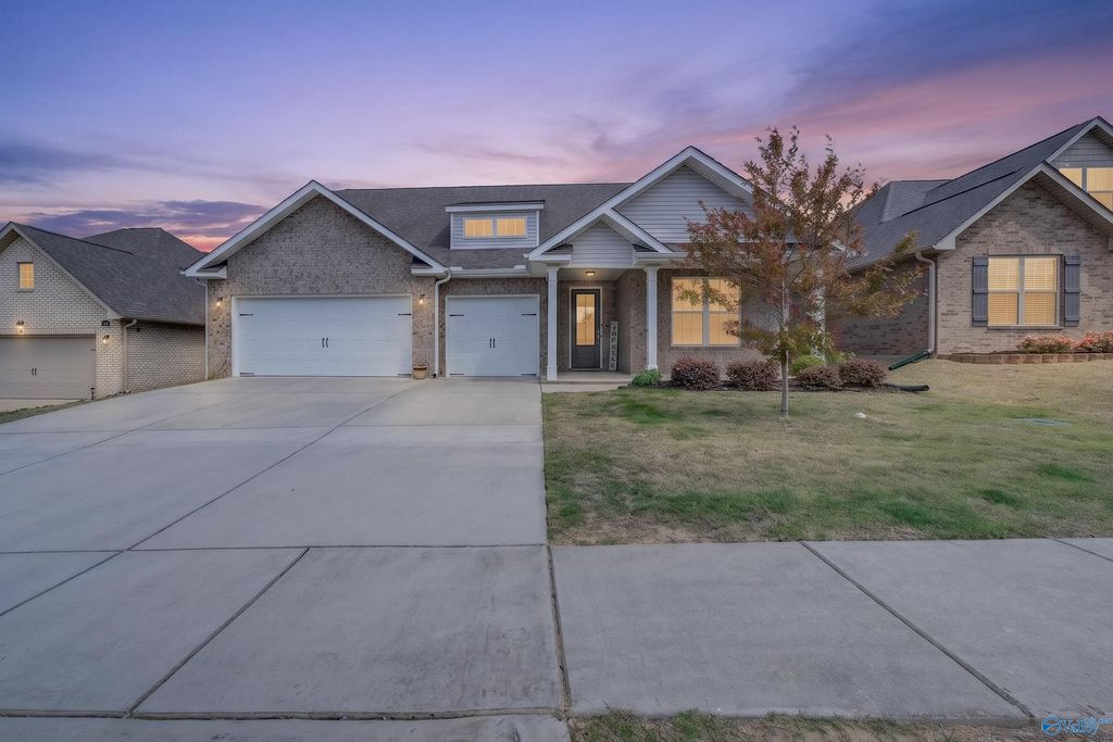 609 Magnolia Cove Lane, Hartselle, AL 35640
