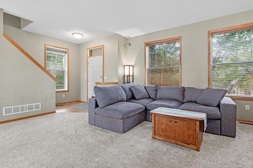 8304 Townsend Drive, Eden Prairie, MN 55344 — photo 3