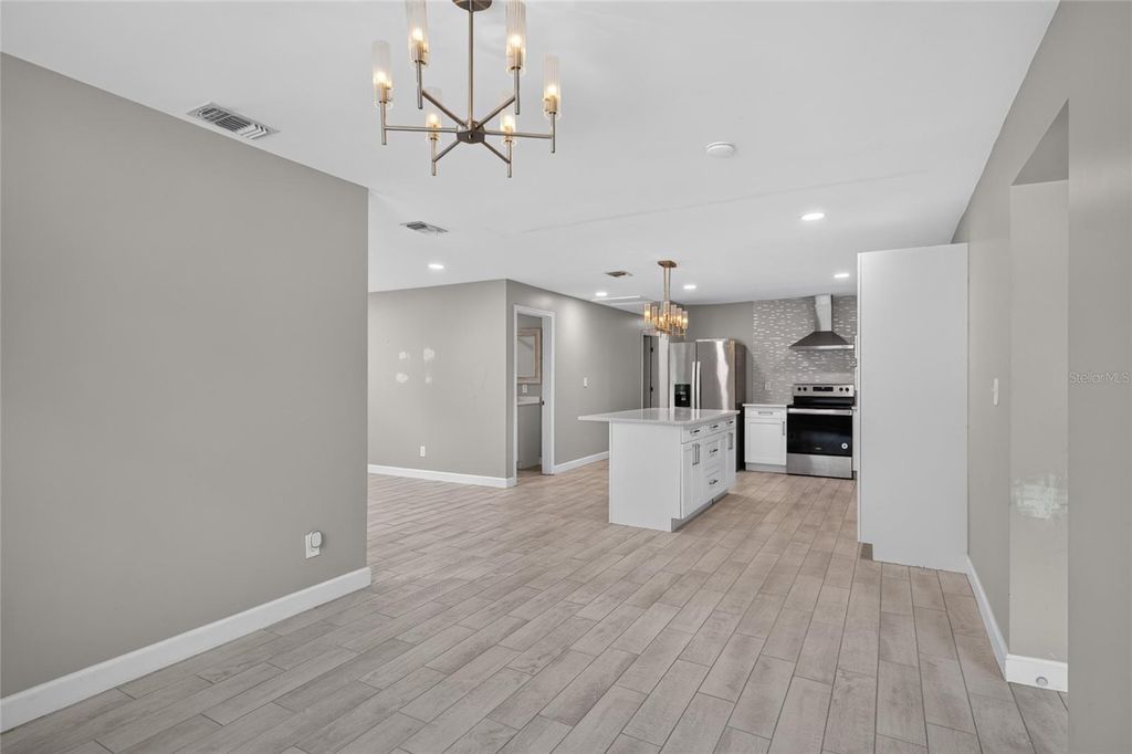 Image 12 of property listing at 1610 N LOIS AVENUE, Tampa, FL 33607
