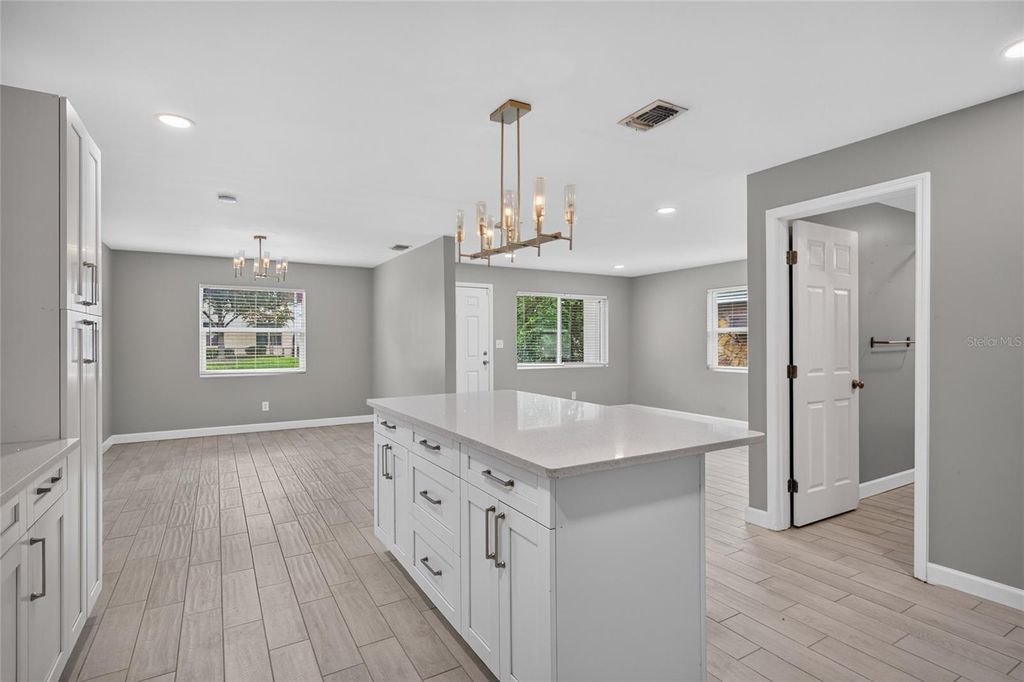 Image 13 of property listing at 1610 N LOIS AVENUE, Tampa, FL 33607
