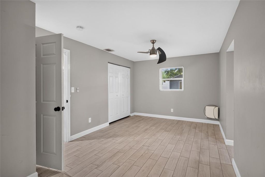 Image 18 of property listing at 1610 N LOIS AVENUE, Tampa, FL 33607