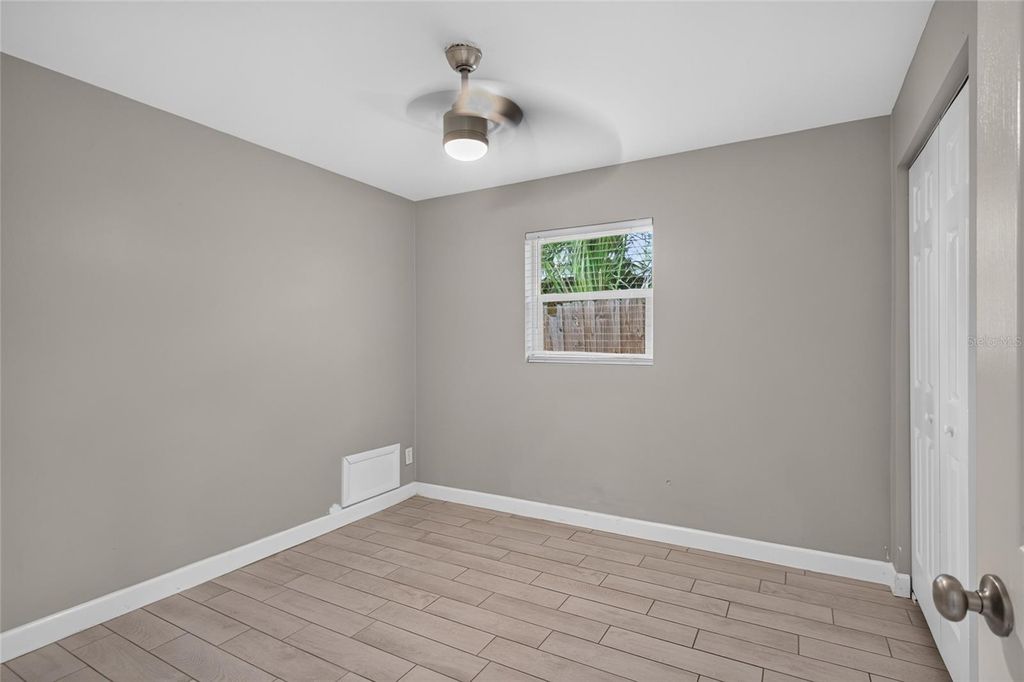 Image 25 of property listing at 1610 N LOIS AVENUE, Tampa, FL 33607