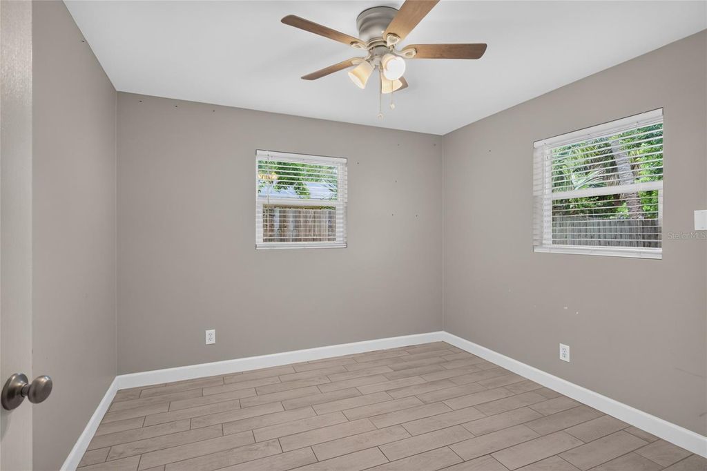 Image 28 of property listing at 1610 N LOIS AVENUE, Tampa, FL 33607