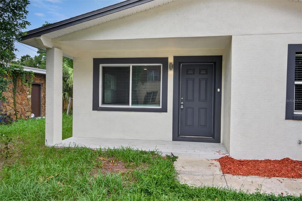 Image 4 of property listing at 1610 N LOIS AVENUE, Tampa, FL 33607