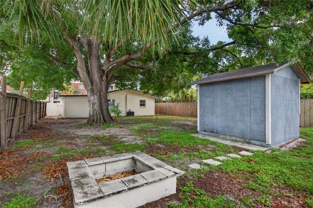 Image 32 of property listing at 1610 N LOIS AVENUE, Tampa, FL 33607