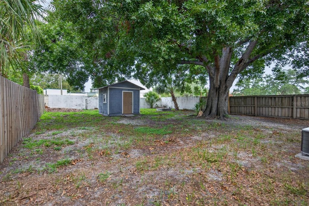 Image 33 of property listing at 1610 N LOIS AVENUE, Tampa, FL 33607
