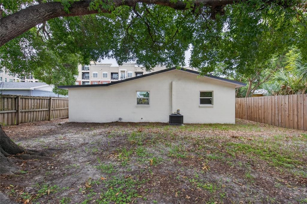 Image 34 of property listing at 1610 N LOIS AVENUE, Tampa, FL 33607