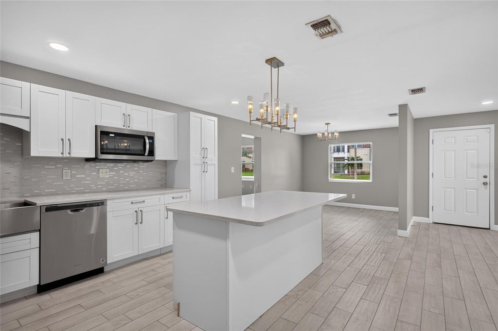 Image 10 of property listing at 1610 N LOIS AVENUE, Tampa, FL 33607