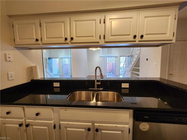 1204 Loose Strife PL, Chesapeake, VA 23320