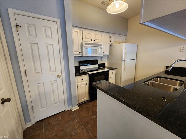 1204 Loose Strife PL, Chesapeake, VA 23320