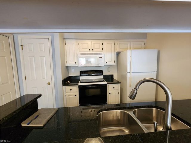 1204 Loose Strife PL, Chesapeake, VA 23320