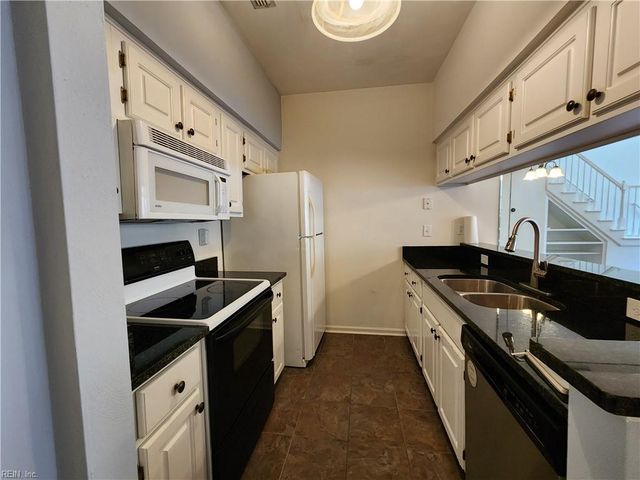 1204 Loose Strife PL, Chesapeake, VA 23320