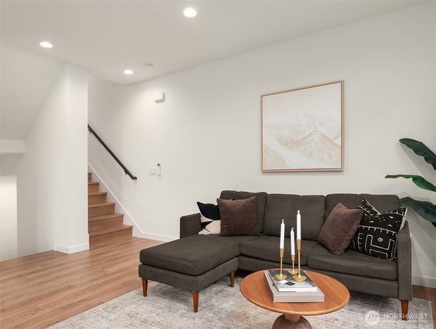 221 NE 75th Street, Seattle, WA 98115