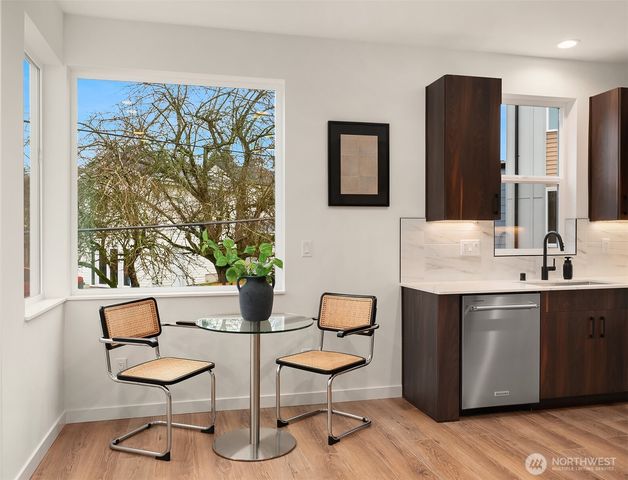 221 NE 75th Street, Seattle, WA 98115