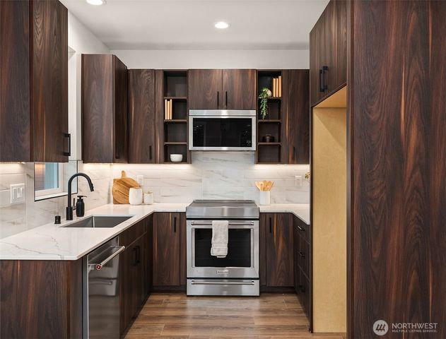 221 NE 75th Street, Seattle, WA 98115