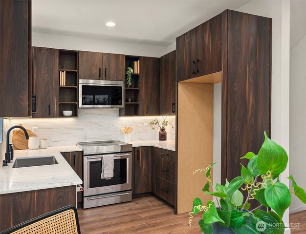 221 NE 75th Street, Seattle, WA 98115