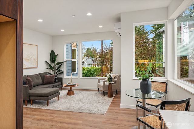 221 NE 75th Street, Seattle, WA 98115