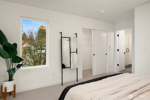 221 NE 75th Street, Seattle, WA 98115