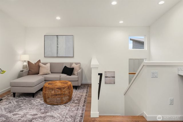 221 NE 75th Street, Seattle, WA 98115