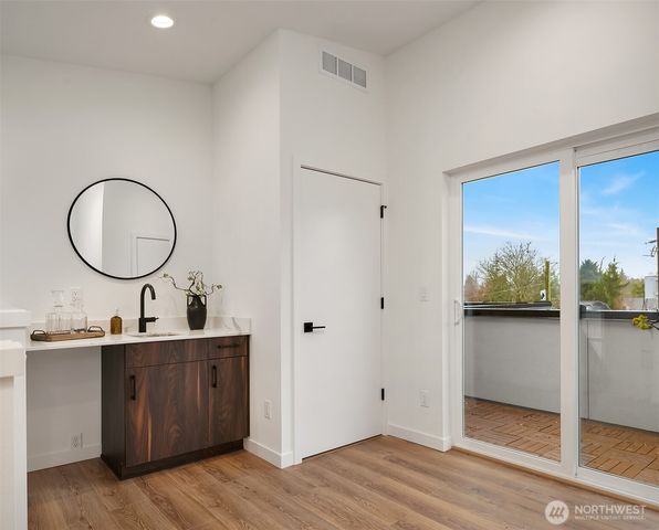 221 NE 75th Street, Seattle, WA 98115