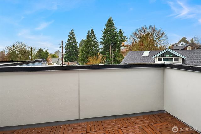 221 NE 75th Street, Seattle, WA 98115