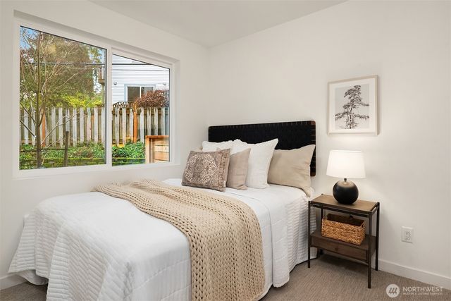 221 NE 75th Street, Seattle, WA 98115