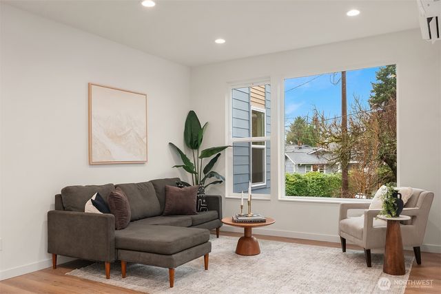 221 NE 75th Street, Seattle, WA 98115