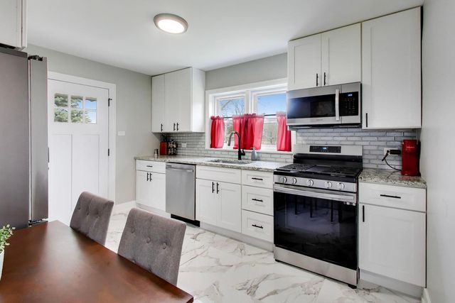 321 S Gilbert Avenue, La Grange, IL 60525