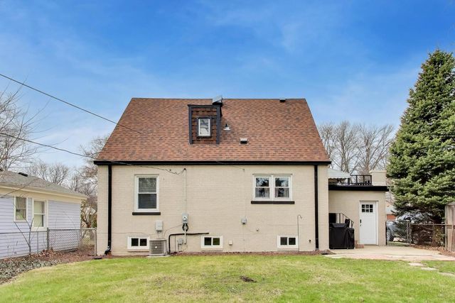 321 S Gilbert Avenue, La Grange, IL 60525