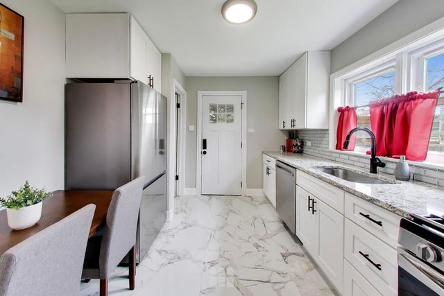 321 S Gilbert Avenue, La Grange, IL 60525