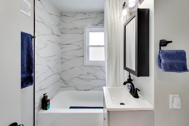 321 S Gilbert Avenue, La Grange, IL 60525