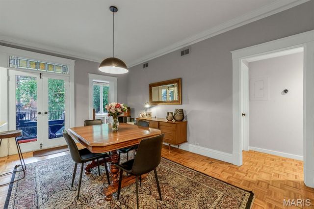 4928 Buckingham Court 2W, St Louis, MO 63108