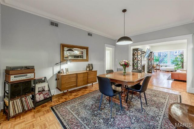 4928 Buckingham Court 2W, St Louis, MO 63108