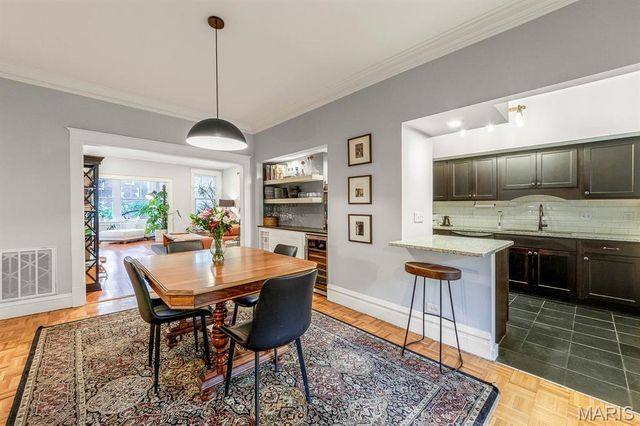 4928 Buckingham Court 2W, St Louis, MO 63108