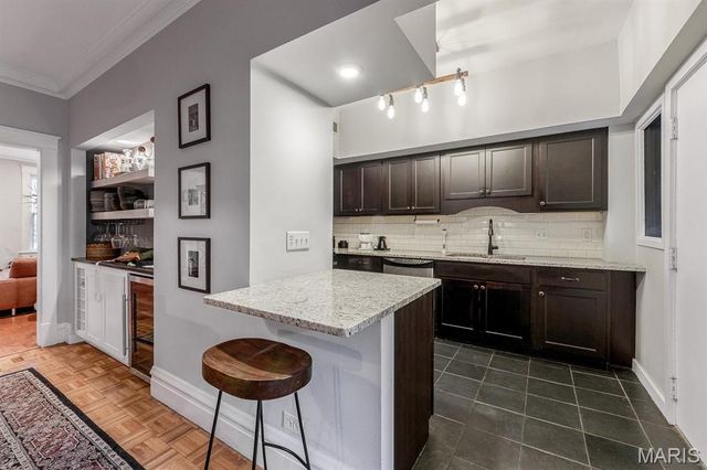 4928 Buckingham Court 2W, St Louis, MO 63108