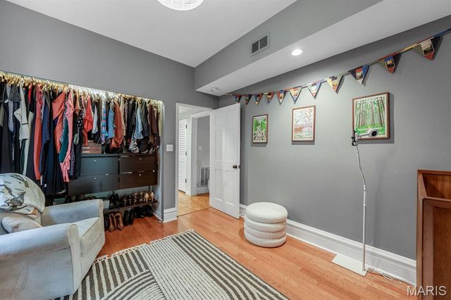 4928 Buckingham Court 2W, St Louis, MO 63108