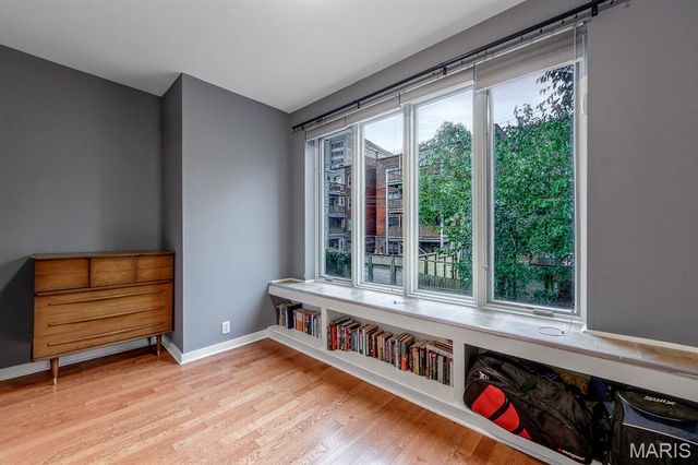 4928 Buckingham Court 2W, St Louis, MO 63108