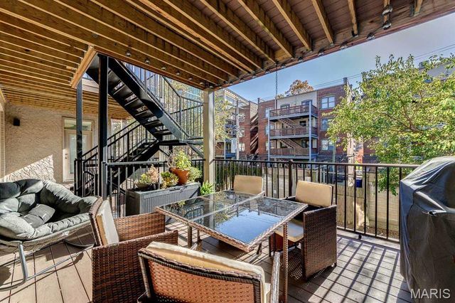 4928 Buckingham Court 2W, St Louis, MO 63108