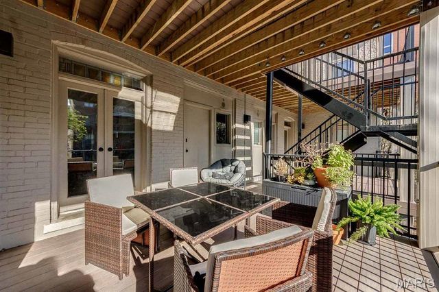 4928 Buckingham Court 2W, St Louis, MO 63108