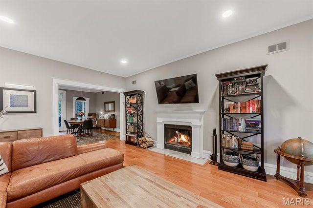 4928 Buckingham Court 2W, St Louis, MO 63108