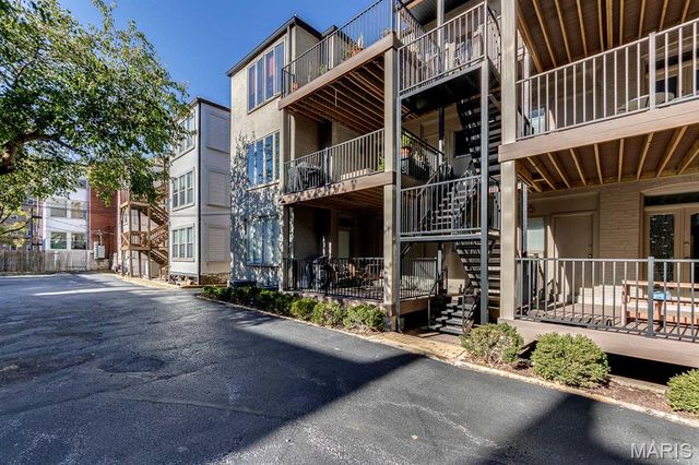 4928 Buckingham Court 2W, St Louis, MO 63108