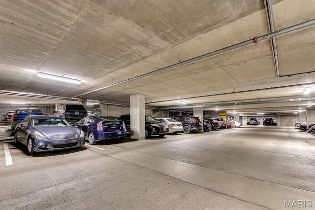 4928 Buckingham Court 2W, St Louis, MO 63108