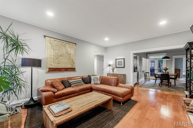 4928 Buckingham Court 2W, St Louis, MO 63108